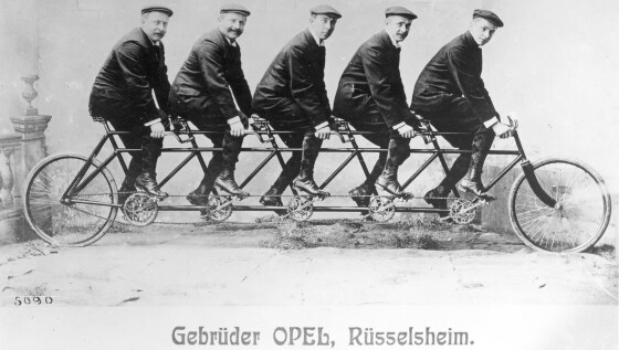 De vijf Opel-broers op een quintuplet De vijf Opel-broers op een quintuplet