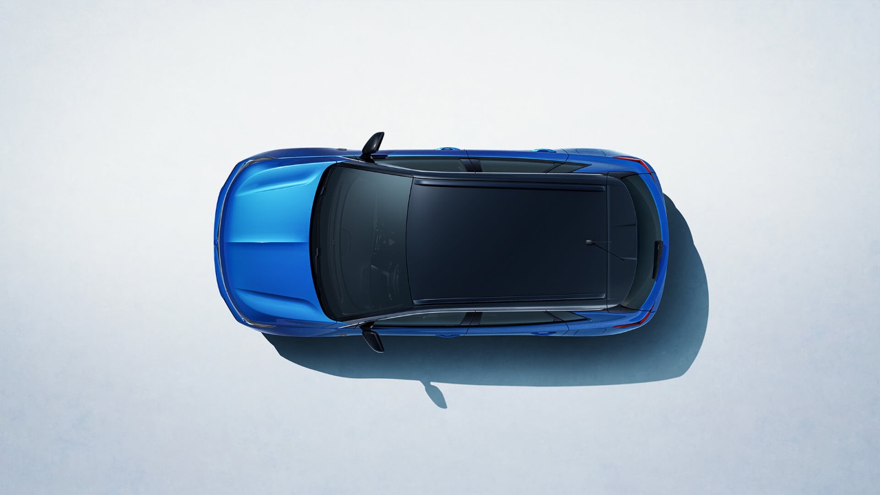 Bovenaanzicht van een blauwe Opel Grandland Plug-in Hybrid met zwart dak